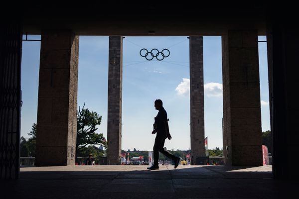 Blick auf die olympischen Ringe aus dem Olympiastadion waehrend der deutschen Leichtathletik-Meisterschaften im Olympiastadion am 26.06.2022 in Berlin